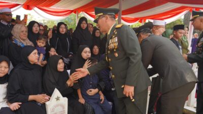 Tangis Haru Iringi Pemakaman Mayor Zulmi, Prajurit Berprestasi TNI