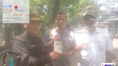DPKP Kota Bandung Lakukan Pemangkasan Pohon di Jalan Ajwa Cijerah Demi Keselamatan Warga
