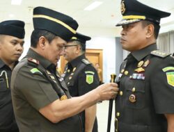 KAJATI JABAR LANTIK ASISTEN PEMULIHAN ASET DAN ASISTEN PIDANA MILITER PADA KEJAKSAAN TINGGI JAWA BARAT