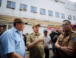 Pemkot Bandung Segel Lokasi Penebangan 12 Pohon Tanpa Izin di Pasar Cijerah