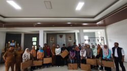 Perkuat Pelayanan Posyandu, Kelurahan Cigereleng Salurkan Komputer ke 12 RW