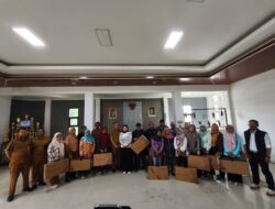 Perkuat Pelayanan Posyandu, Kelurahan Cigereleng Salurkan Komputer ke 12 RW
